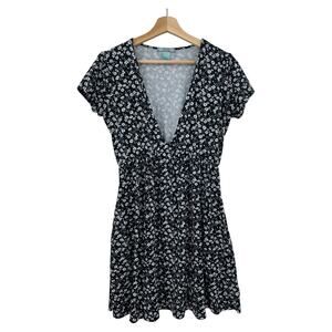 Good Luck Gem Black Ditsy Floral Mini Dress Medium Pockets Skater V-Neck